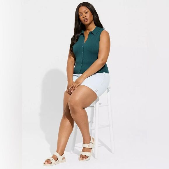 NWT Torrid | Fitted Super Soft Rib V-Neck Collared Button-Up Crop Tank - Picture 3 of 8